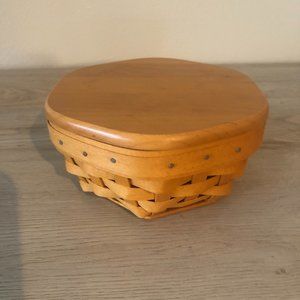 Adorable Longaberger small basket with lid